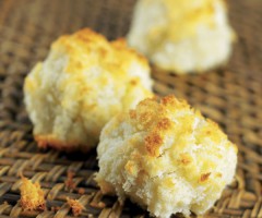 For a sweet snack: Coconut cookies