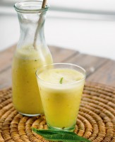 Easy recipe: Pineapple juice with ginger and tilia