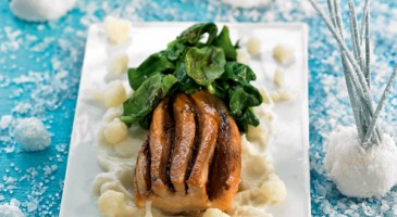 Gourmet recipe: Filet mignon with cauliflower purée and spinach