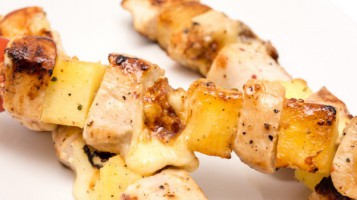 Easy recipe: Chicken and pineapple skewers