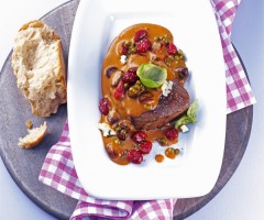 Gourmet recipe: Beef fillet with gorgonzola and cranberry sauce