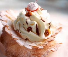 Dessert recipe: Chantilly cream and almond tuiles