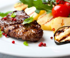 Gourmet recipe: Rib-eye steak with red wine sauce