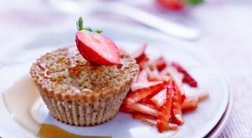 Easy recipe: Walnut cakes with strawberries