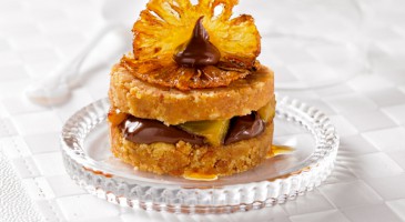 Dessert recipe: Chocolate shortbread with caramelised pinea