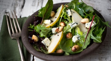 Quick recipe: Pear and blue cheese salad