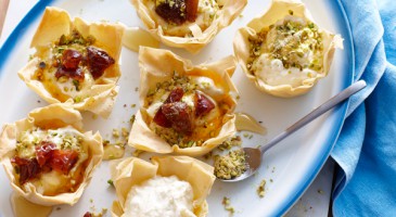 Recipe: Crispy bites with quark cheese, pistachios, dates and honey