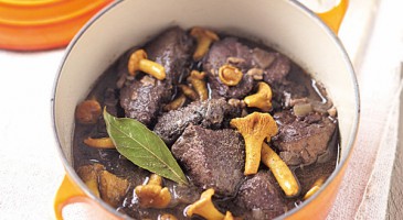 Traditional recipe: Beef bourguignon with chanterelles