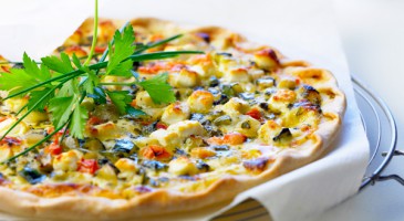 Easy recipe: Zucchini and feta pizza