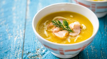 Easy recipe: Yellow carrot and turkey soup