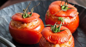 We asked your cooking methods to improve the taste of stuffed tomates. Here are the best answers.