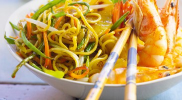 Easy recipe: Noodles with vegetables, prawns and pineapple