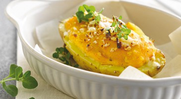 Easy recipe: Stuffed potatoes with pumpkin and hazlnuts