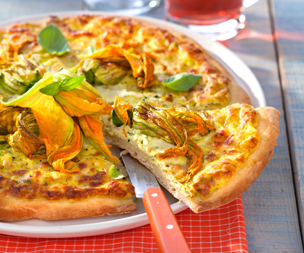 Easy recipe Zucchini flower pizza