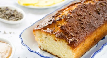 Easy dessert recipe: Lemon poppy seed pound cake