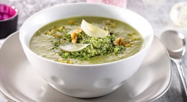 Starter recipe: Green vegetable soup with broccoli semolina and parmesan