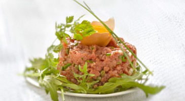 Easy and auick recipe: Spicy beef tartare with herbs