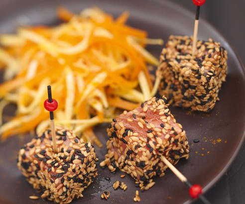 Salmon cubes with toasted seeds