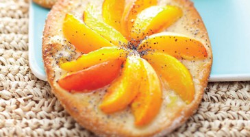 Sweet recipe: Apricot and peach pizza