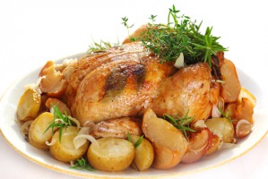 Traditional recipe: Roast chicken with garlic and potatoes