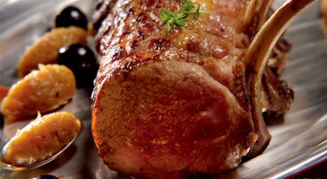 Gourmet recipe: Veal rack with apple and grape chutney