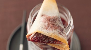 Dessert recipe: Chocolate and strawberry jam samosas