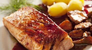 Gourmet fish recipe: Salmon fillet with chanterelle mushrooms