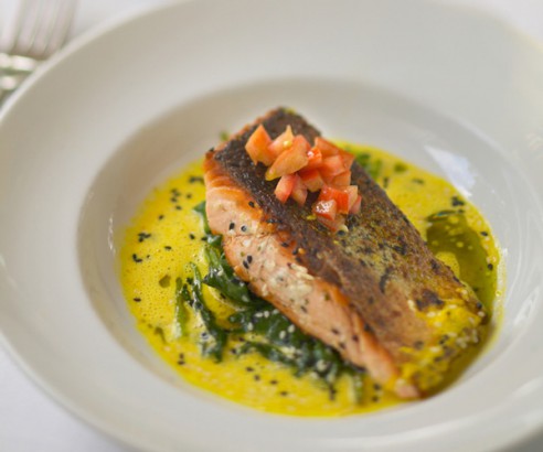 Salmon with béarnaise sauce