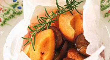 Fruit dessert recipe: Peach and plum with rosemary en papillote